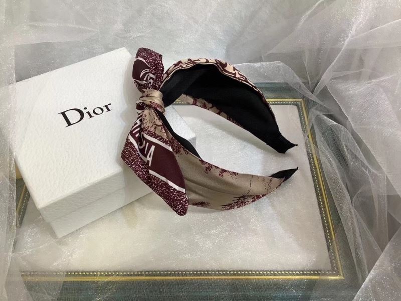 CHRISTIAN DIOR